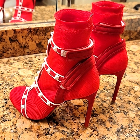 Rockstud Valentino Garavani Ankle red boots. Size EU. 37.5. Also fits 7. US. - Picture 5 of 10